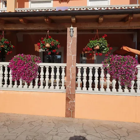 Nikolina Bed & Breakfast