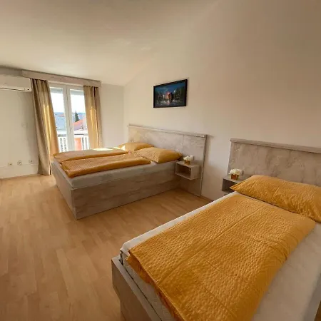 Nikolina Bed & Breakfast 3*