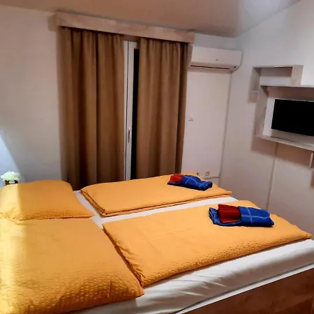 Bed & Breakfast Nikolina 3*