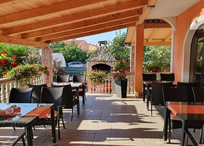 Nikolina Nocleg ze śniadaniem 3*