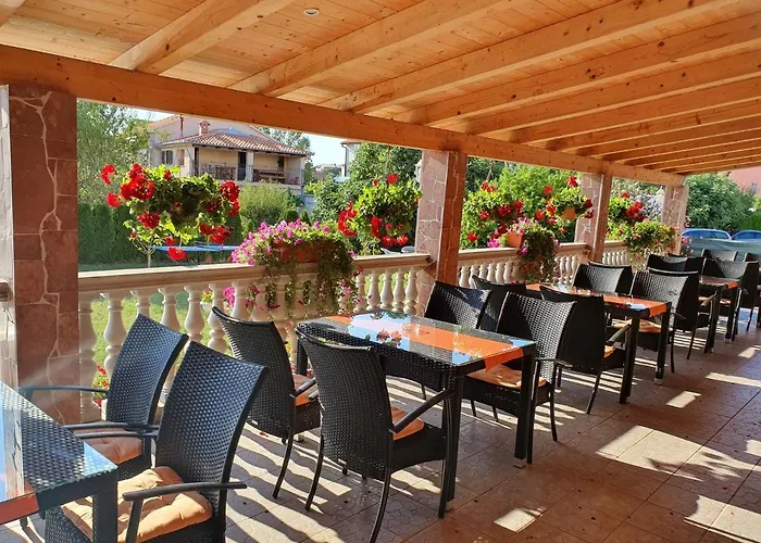 Nikolina krevet i doručak