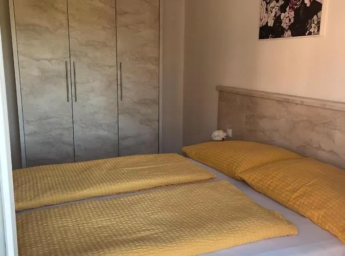 Nikolina Nocleg ze śniadaniem 3*